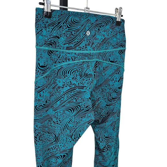 Lululemon In Movement Crop *Everlux 19" Kitakami Spirit Green Black Size 6 - Picture 6 of 8